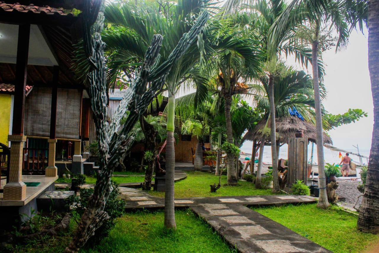 Coconut Beach Bungalows & Warung 2 Αμέντ Εξωτερικό φωτογραφία