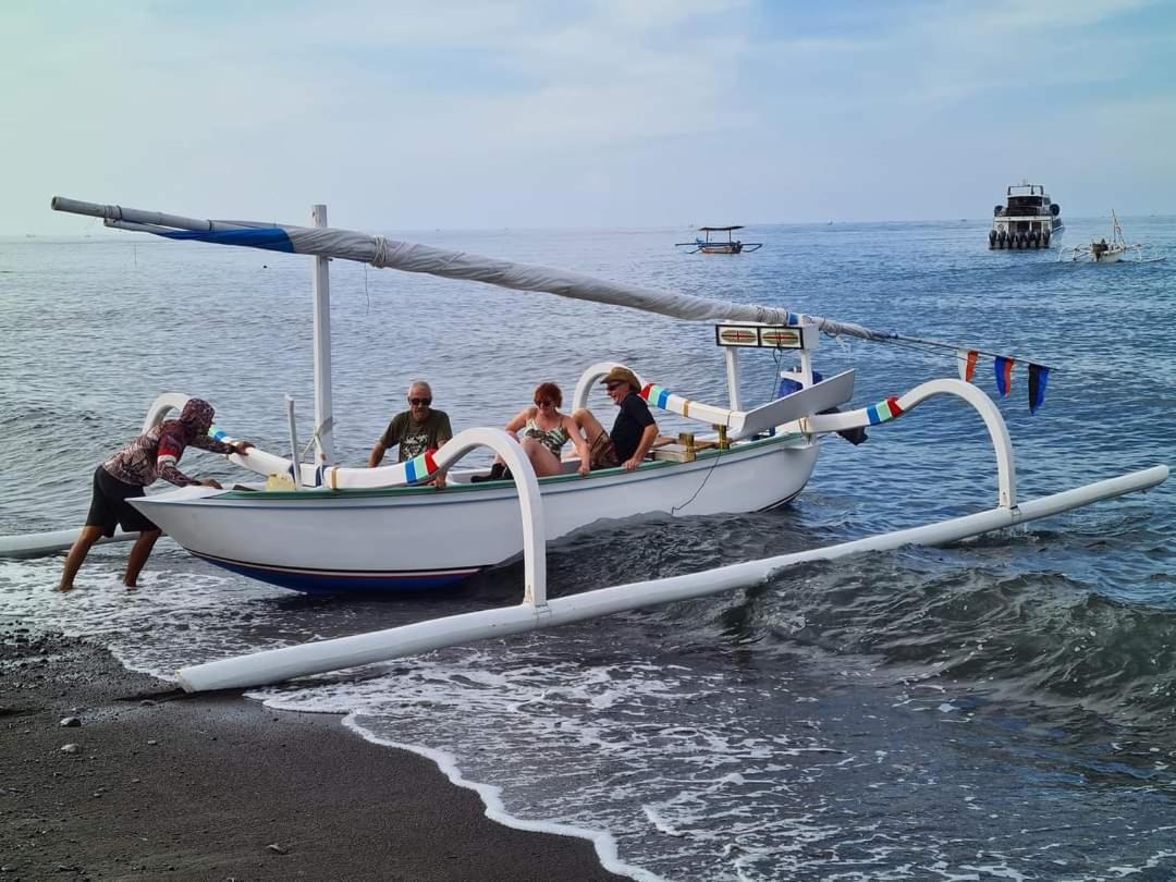 Coconut Beach Bungalows & Warung 2 Αμέντ Εξωτερικό φωτογραφία