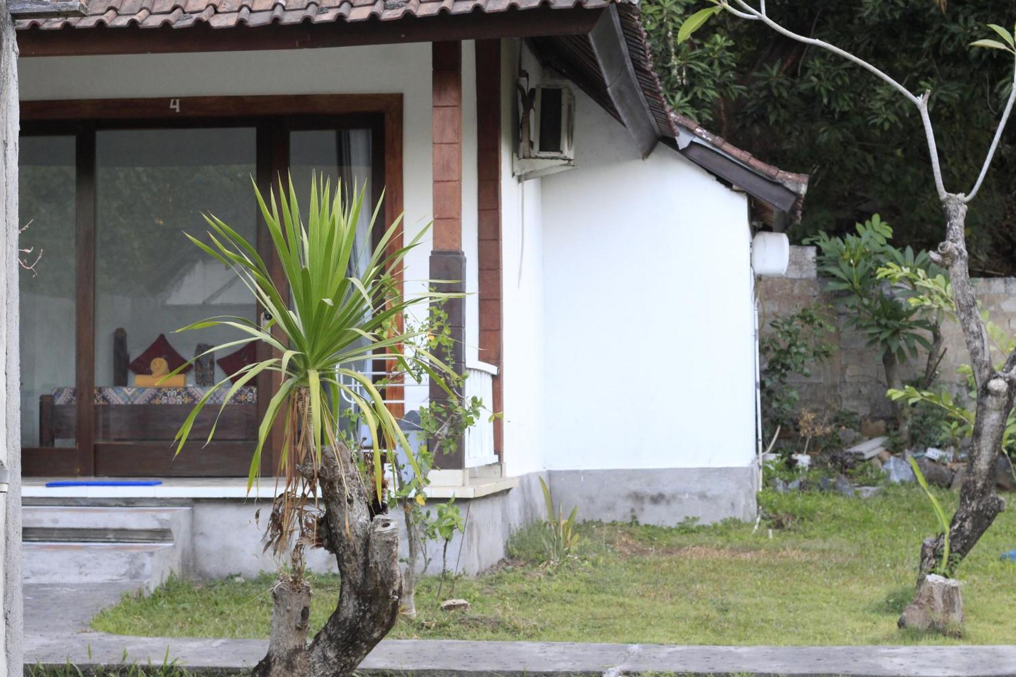 Coconut Beach Bungalows & Warung 2 Αμέντ Εξωτερικό φωτογραφία