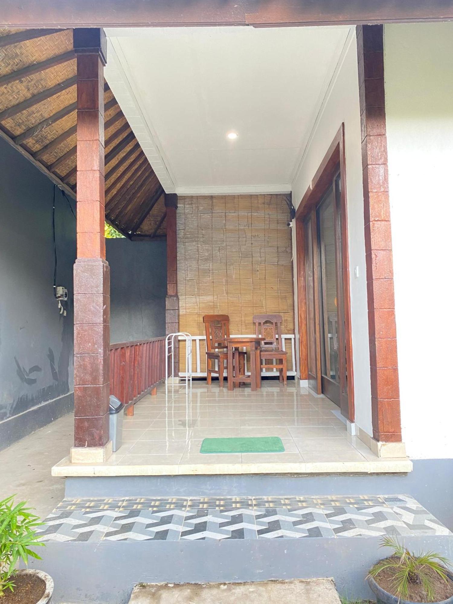 Coconut Beach Bungalows & Warung 2 Αμέντ Εξωτερικό φωτογραφία